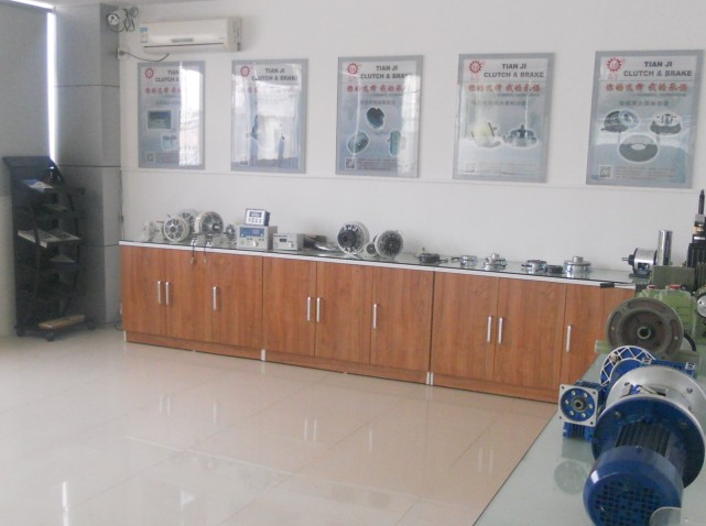 天機(jī)傳動樣品室2